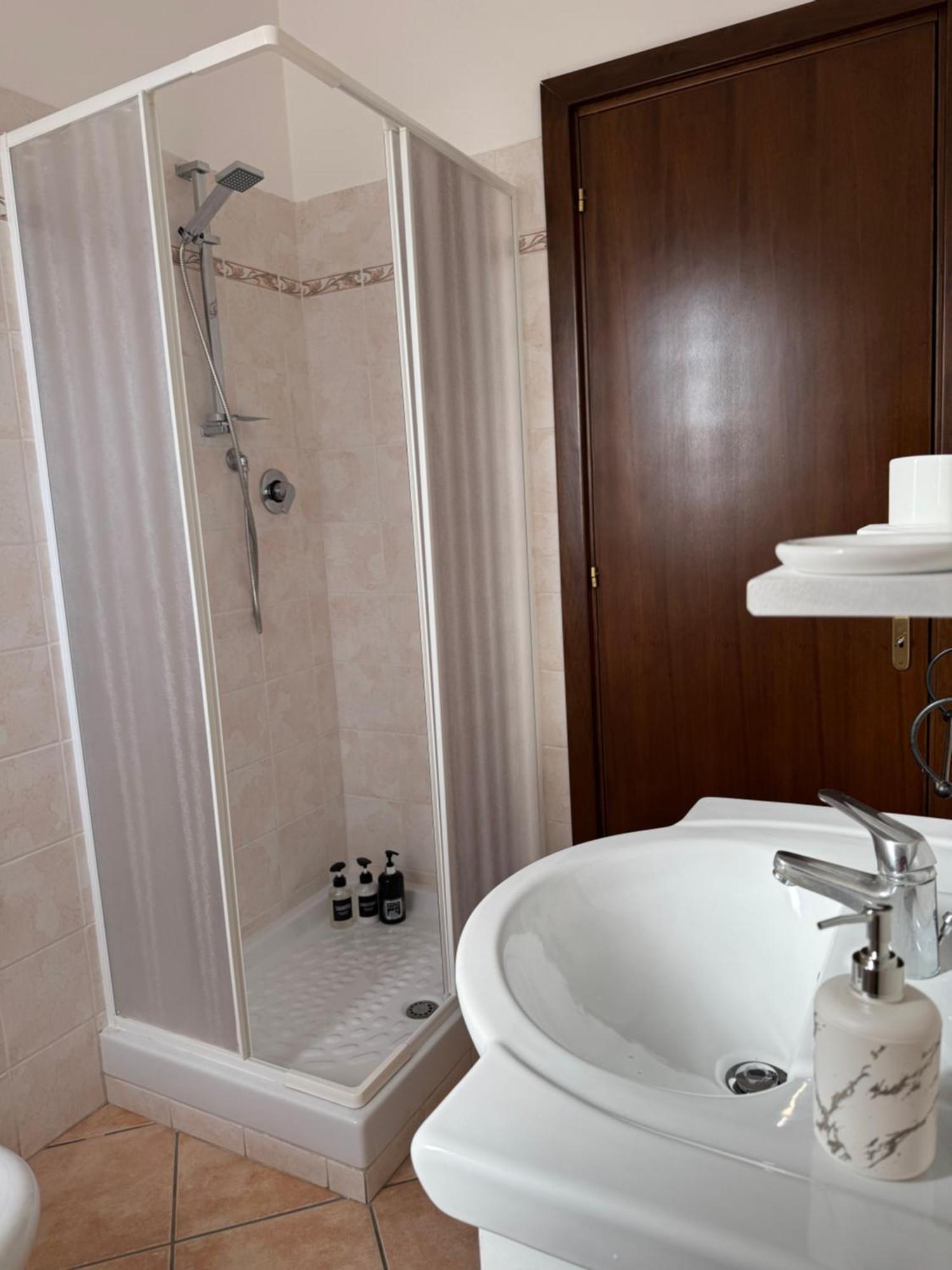 Guest House La Casaccia Fiumicino Bagian luar foto